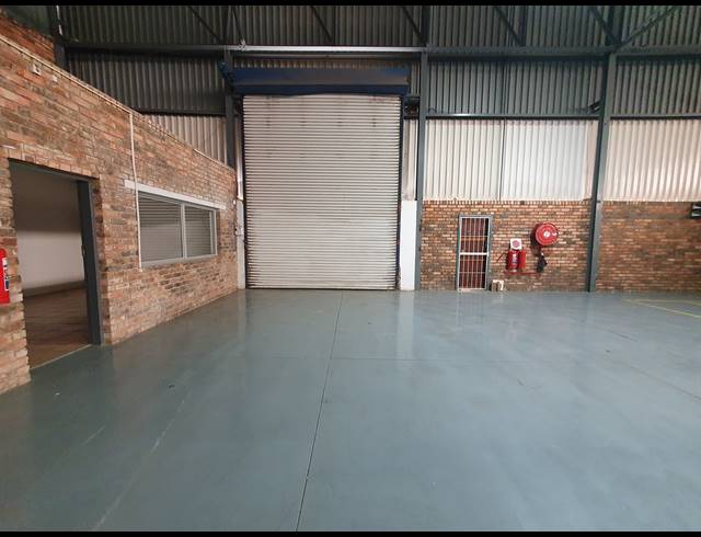 2,805M² WAREHOUSE FOR SALE IN ORMONDE